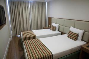 Кровать или кровати в номере Mirador Rio Copacabana Hotel
