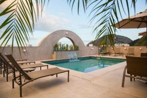 Бассейн в Mirador Rio Copacabana Hotel или поблизости