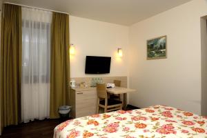 Postel nebo postele na pokoji v ubytování Hotel Nad Przełomem