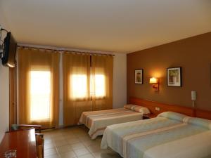 Postel nebo postele na pokoji v ubytování Hotel El Castell