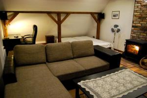a living room with a couch and a bed at HelApart - Mesa in Hel
