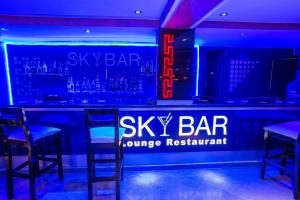 Lounge nebo bar v ubytování Menzeh Zalagh City Center