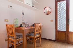 a kitchen with a wooden table and two chairs at Casa Di PrimaVera in Venice +23 photos