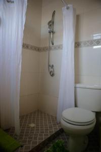 Ett badrum på Apolonia Boutique Hotel Curaçao