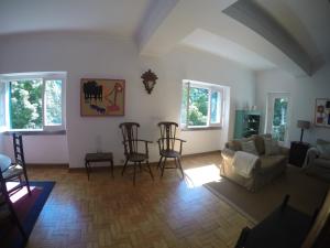 a living room with chairs and a couch at Casa do Lado - Tourism with Character in Sintra