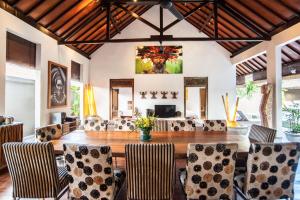 Ein Sitzbereich in der Unterkunft Seminyak Villa