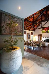 Ein Sitzbereich in der Unterkunft Seminyak Villa