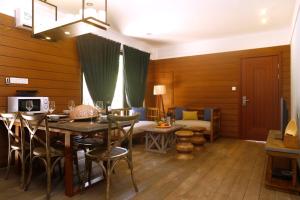 Un televizor și/sau centru de divertisment la Shell Villa apartel resort