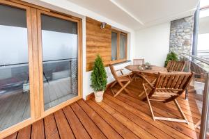 Balkón alebo terasa v ubytovaní Wonder Home - Apartamenty z balkonami, blisko centrum Karpacza, stoku i aquaparku