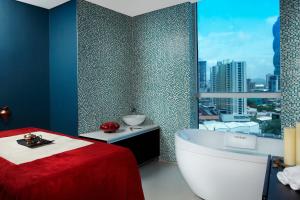 Cama ou camas em um quarto em Megapolis Hotel Panama
