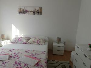 Postel nebo postele na pokoji v ubytování Guest House Konak kod Danke