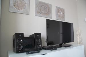 a flat screen tv sitting on a counter with two speakers at Seeblick Bad Segeberg in Bad Segeberg