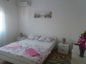 Postel nebo postele na pokoji v ubytování Guest House Konak kod Danke