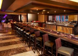 Um restaurante ou outro lugar para comer em Megapolis Hotel Panama