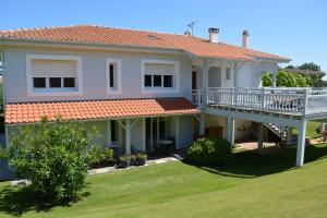 Casa grande con porche y terraza en Villa Argi Eder, en San Juan de Luz