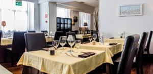 Restauracja lub miejsce do jedzenia w obiekcie LH Hotel Excel Roma Montemario