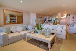 A seating area at Atlantique Villa Camps Bay 4-Bedroom Luxury Villa