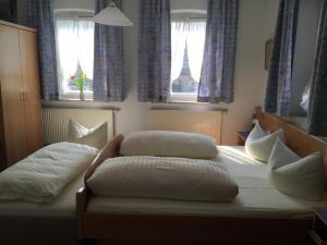 Postel nebo postele na pokoji v ubytování Hotel Bezold