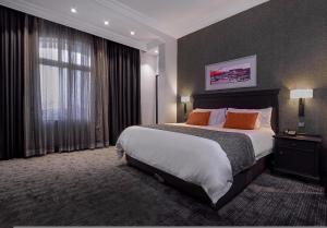 Llit o llits en una habitació de BON Hotel Abuja