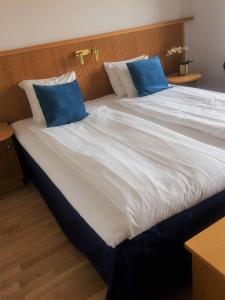 Postel nebo postele na pokoji v ubytování Hotell City