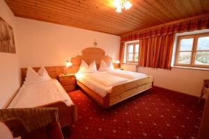 a bedroom with two beds in a room at Weinbachbauer - Urlaub am Bauernhof in St. Wolfgang