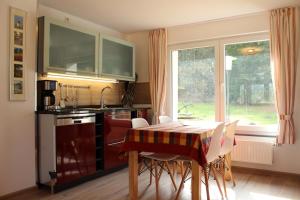 a kitchen with a table and a table and chairs at Ferienwohnung Huus ton witten Barg in Undeloh