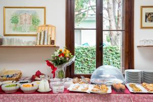 Jedlo v ubytovaní bed & breakfast alebo blízkom okolí