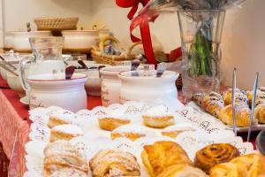 Jedlo v ubytovaní bed & breakfast alebo blízkom okolí
