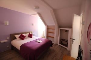 Postel nebo postele na pokoji v ubytování Auberge de l'Arc en Ciel