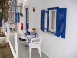 Gallery image of Boussetil Rooms CapAnMat in Tinos