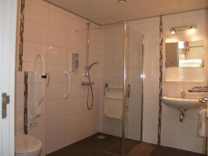 Bathroom sa Hotel Lemmenhof