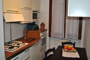 ครัวหรือมุมครัวของ Appartamento Savoia Salò