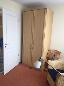 a room with a closet and a lamp next to a door at Miramare Wohnung 24 in Kühlungsborn