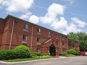 a brick building with a parking lot in front of it at Extended Stay America Suites - Raleigh - North Raleigh - Wake Towne Dr in Raleigh