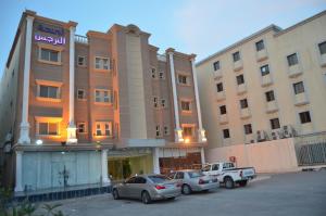 a group of cars parked in front of a building at اجنحة النرجس الفندقية in Al Khobar