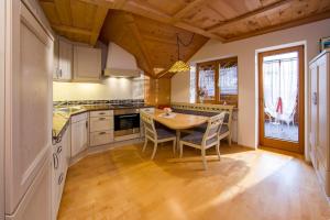 Kuchyň nebo kuchyňský kout v ubytování Ferienwohnung mit eigener Sauna