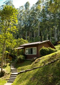 a small house in the middle of a forest at Auberge Suisse Pousada in Nova Friburgo