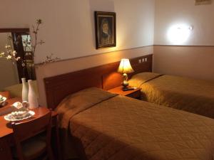 Postel nebo postele na pokoji v ubytování Hotel Acropolis