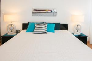 
A bed or beds in a room at Apartamento Remos

