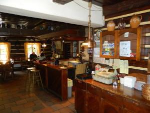 Lounge nebo bar v ubytování Hospoda na Peci