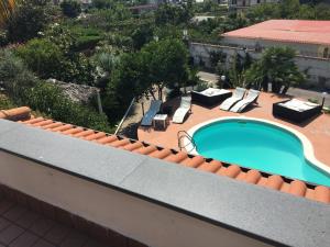 Bazén v ubytování B&B Villa Nunzia nebo v jeho okolí
