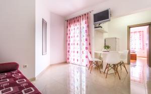 TV a/nebo společenská místnost v ubytování Apartments Mira