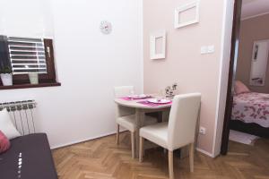 Postel nebo postele na pokoji v ubytování Apartments Stojanovic
