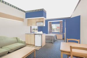 Gallery image of Days Inn & Suites by Wyndham Hutchinson in Hutchinson