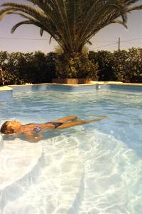 Bazén v ubytování Hotel Rivadoro-Spiaggia ombrellone e lettini-Piscina-Parcheggio nebo v jeho okolí