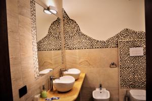 A bathroom at L'Airone Country House