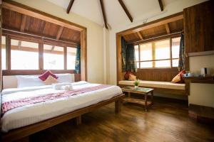 Kaular Atithis Grand Kokan Resort客房内的一张或多张床位