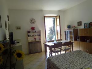 a room with a bed and a table and chairs at Casa Michelangelo in Megognano