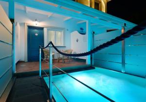 Bazén v ubytování La Pineta Hotel Beach & Spa nebo v jeho okolí