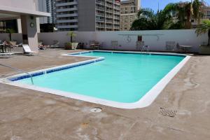 Πισίνα στο ή κοντά στο Central Waikiki Luxury Penthouse